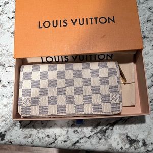 Louis Vuitton zippy wallet damier azur